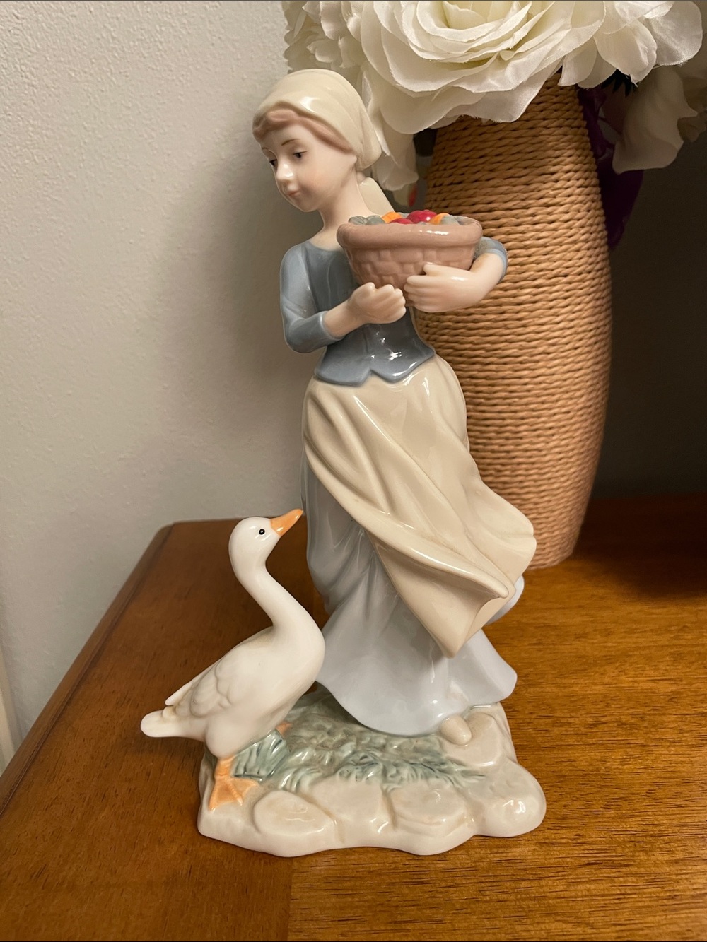 📍Vintage Glazed Porcelain Figurine COUNTRY GIRL w/BASKET OF VEGETABLES & Goose
